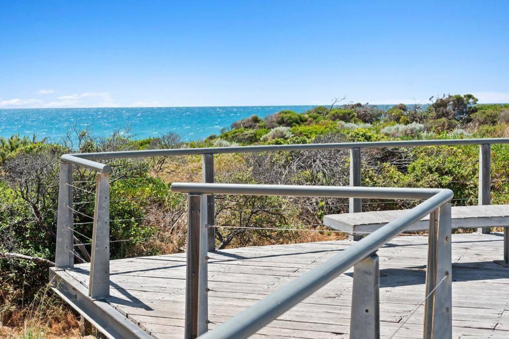 Seascape Beach House, Luxury 3X2, Fire Pit, Enchanted Garden, Pet Friendly, Sleeps 8, Opp Cafe Villa Mandurah Exterior foto