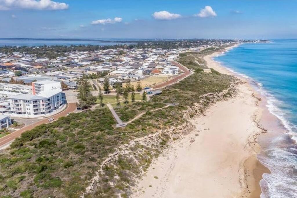 Seascape Beach House, Luxury 3X2, Fire Pit, Enchanted Garden, Pet Friendly, Sleeps 8, Opp Cafe Villa Mandurah Exterior foto