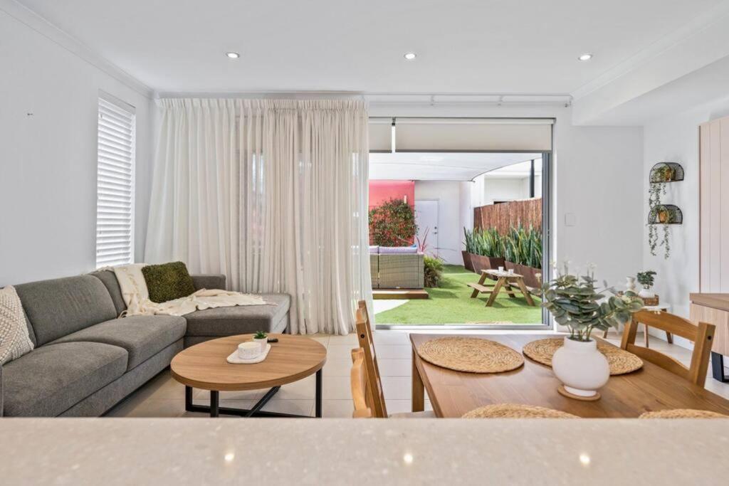 Seascape Beach House, Luxury 3X2, Fire Pit, Enchanted Garden, Pet Friendly, Sleeps 8, Opp Cafe Villa Mandurah Exterior foto